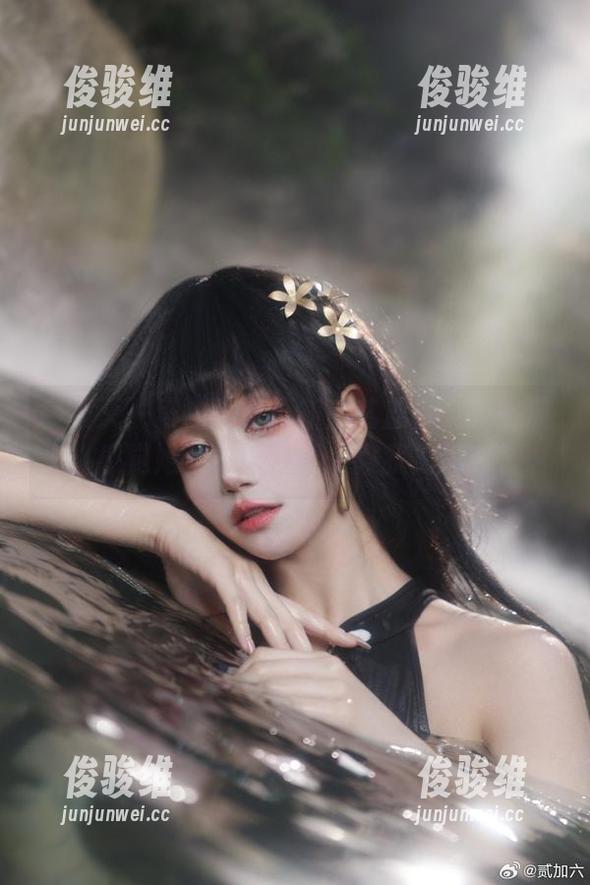 一波又一波的美图更新！贰加六在泛舟溪上，感觉她都可以开个课教我们拍照了。