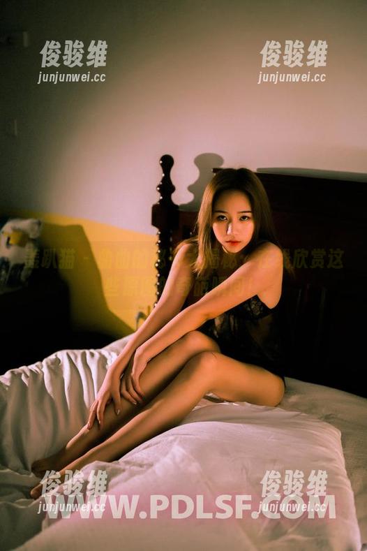 轰趴猫 - 曲曲的秘书大揭秘：在线欣赏这些原图的奇葩瞬间！