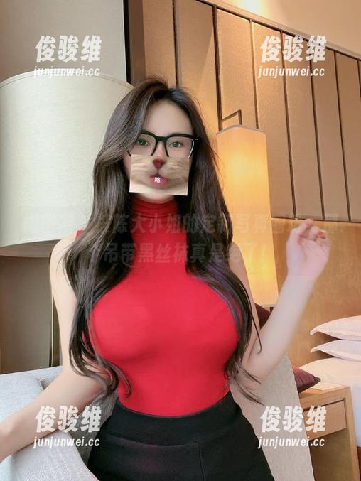 微密圈 - 被陈大小姐的定制写真圈粉，那个吊带黑丝袜真是绝了！