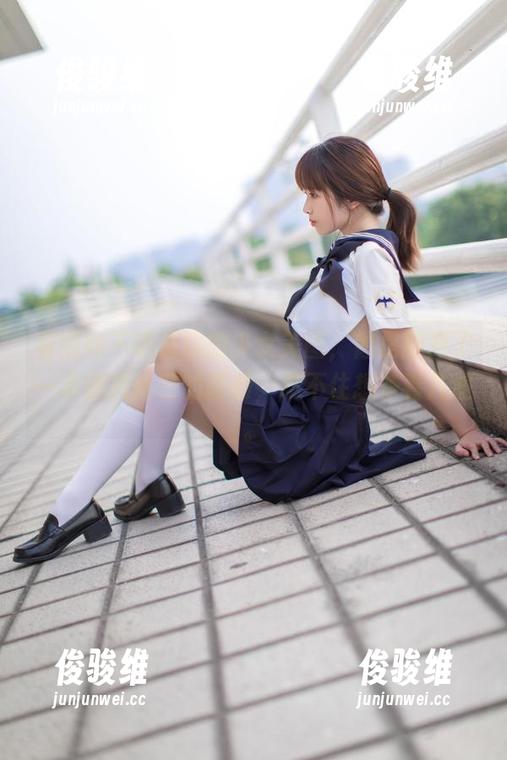 看雯妹不讲道理的少女美图，像是翻开了一本藏满秘密的画册，忍不住想多看几遍。