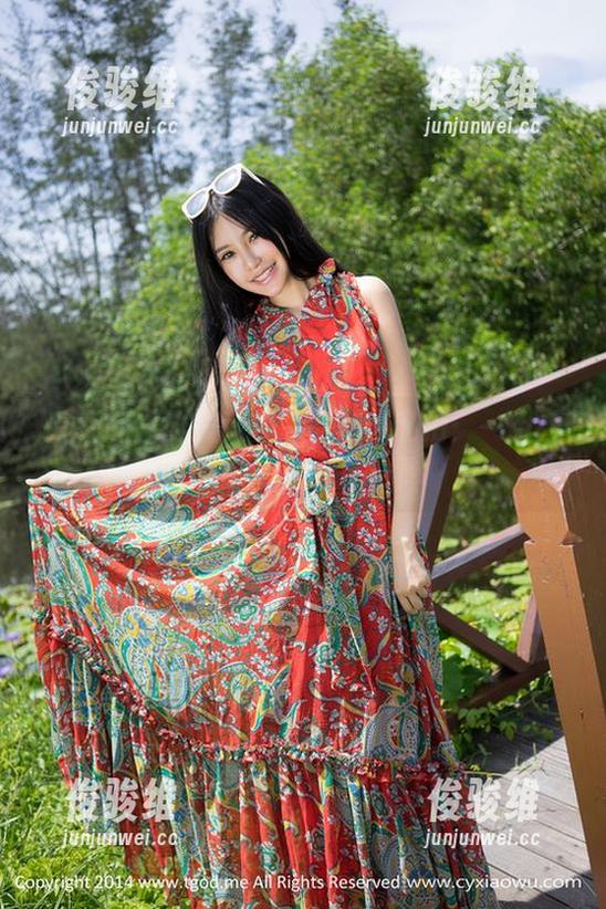 青豆客 - 张美荧和她的户外私拍：一组让人心动的美图故事