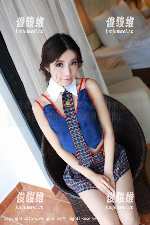 青豆客 - 倒入浴缸的美：最新珍妮花写真美图，唤醒你心底的那份柔软。