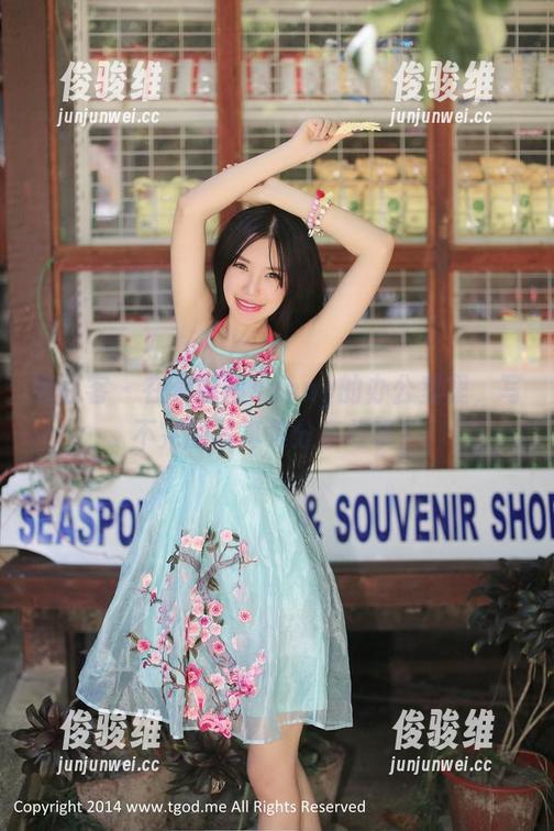 青豆客 - 在莫晓茜sunny的办公室里，写不完的写真集分享故事！