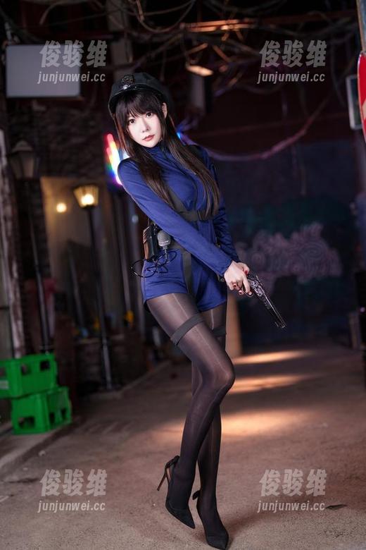 少女暗影下，香草喵露露的写真奇幻之旅，照片里藏着多少小秘密？