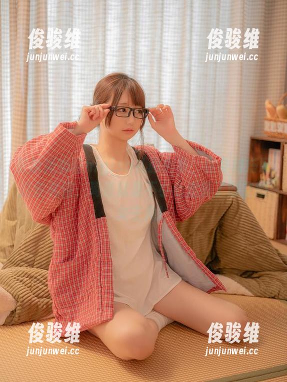 最新魔物喵nigisa礼服合集：这身材搭配这些礼服，简直就是不小心走错了时空的女主角！