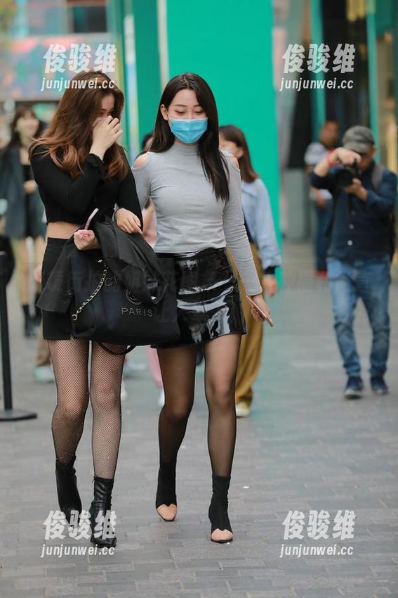 魔镜街拍的姐妹花图集——各种福利简直让人晕了！