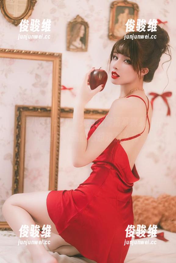 “鹿八岁baby”女友的高清写真集，拍得真好，我的心却没那么稳