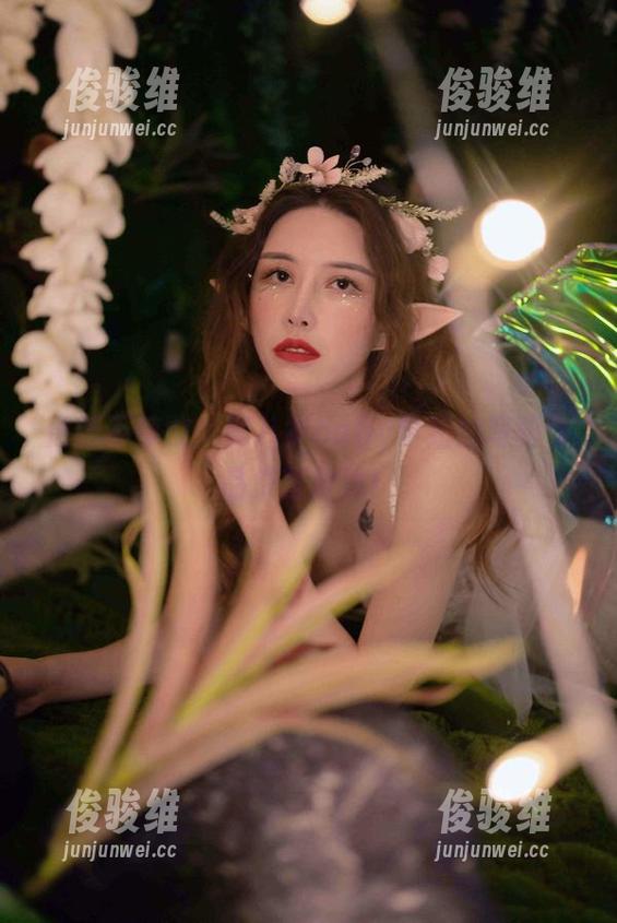 更新不停歇：鹿八岁baby学姐的写真作品集再放送！