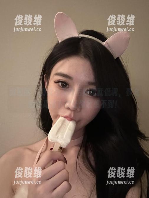 黎允熙 微密圈 - 别以为灰色后妈裙就低调,黎允熙的高清下载让你意想不到!